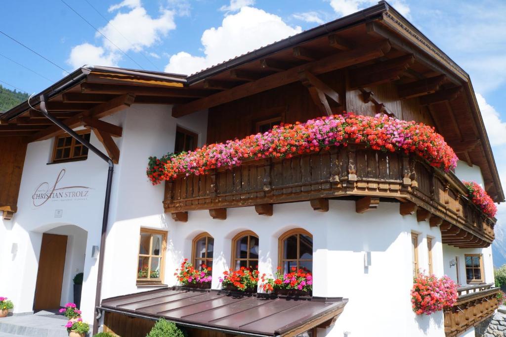 Pension Strolz Sankt Anton am Arlberg Exterior photo
