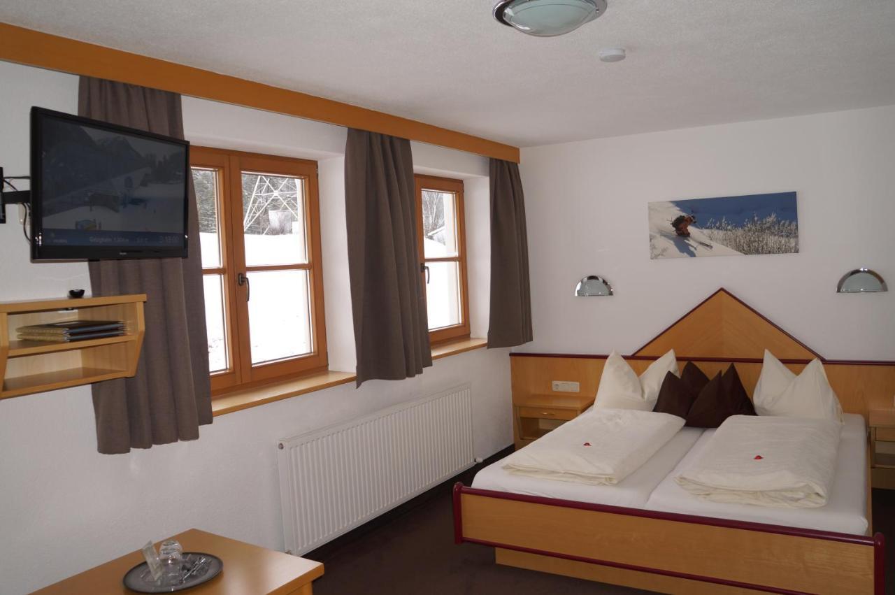 Pension Strolz Sankt Anton am Arlberg Exterior photo